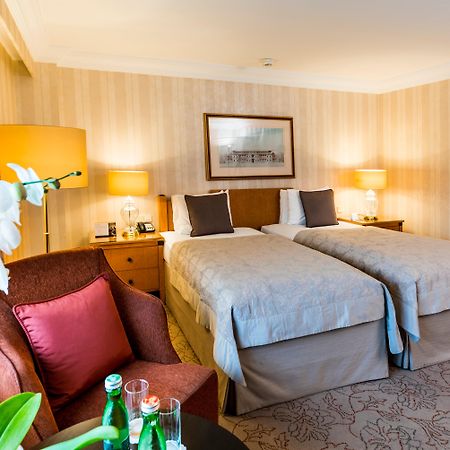 Intercontinental Wien By Ihg Dış mekan fotoğraf A room at the hotel
