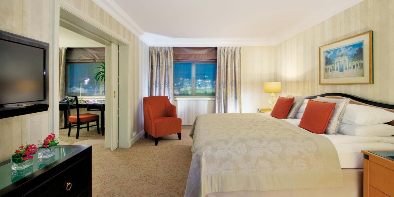 Intercontinental Wien By Ihg Dış mekan fotoğraf A suite at the InterContinental London