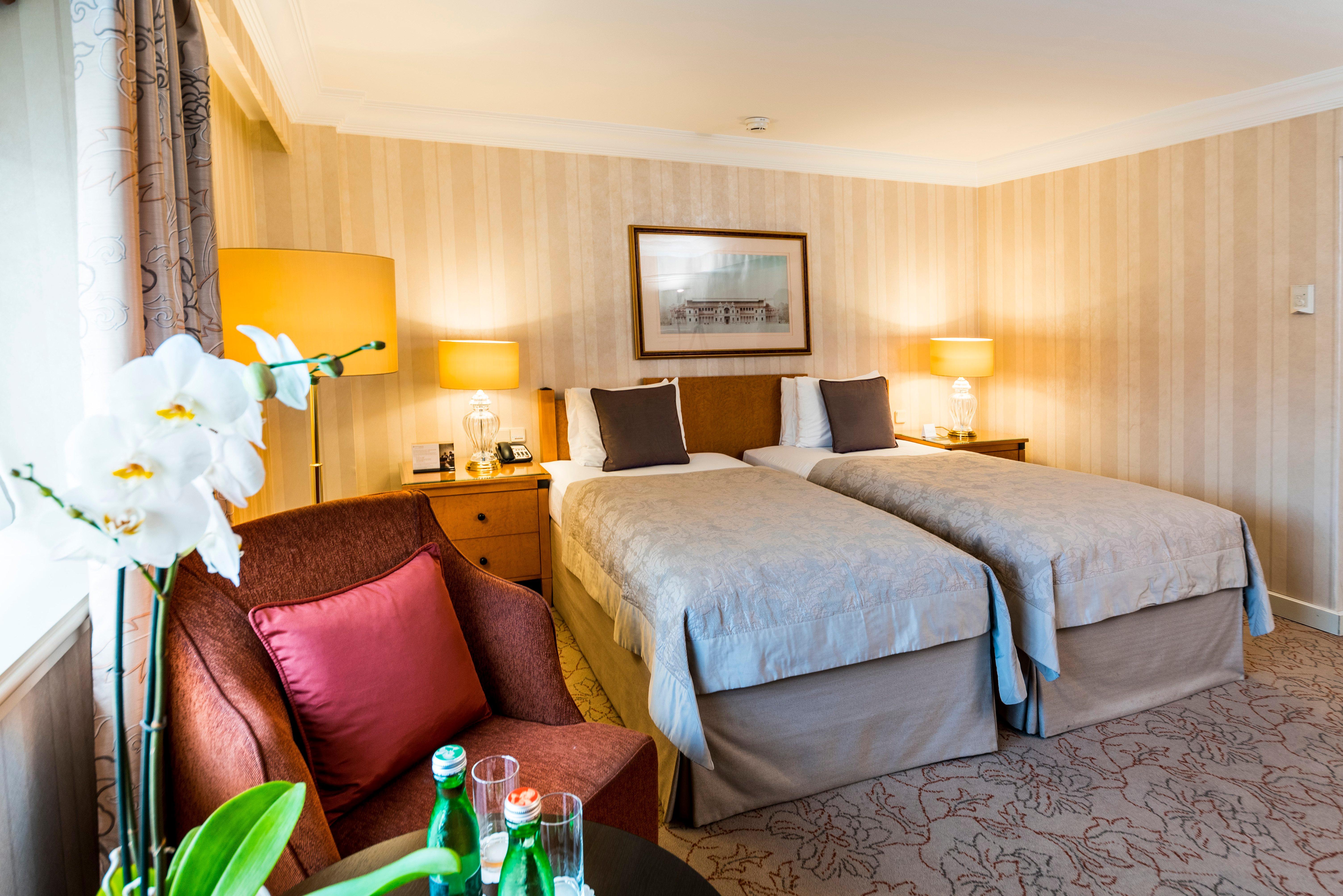 Intercontinental Wien By Ihg Dış mekan fotoğraf A room at the hotel