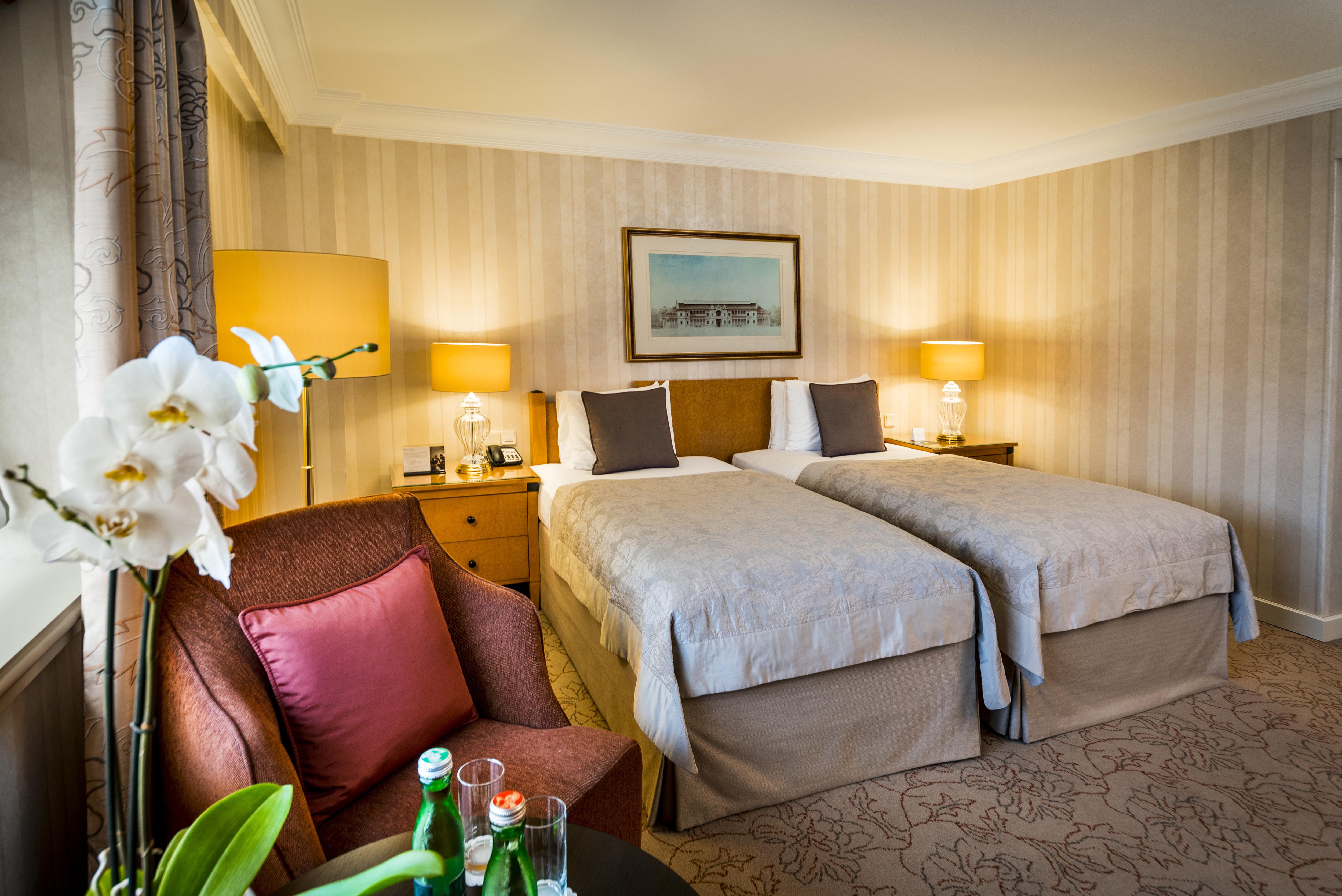 Intercontinental Wien By Ihg Dış mekan fotoğraf A room at the hotel