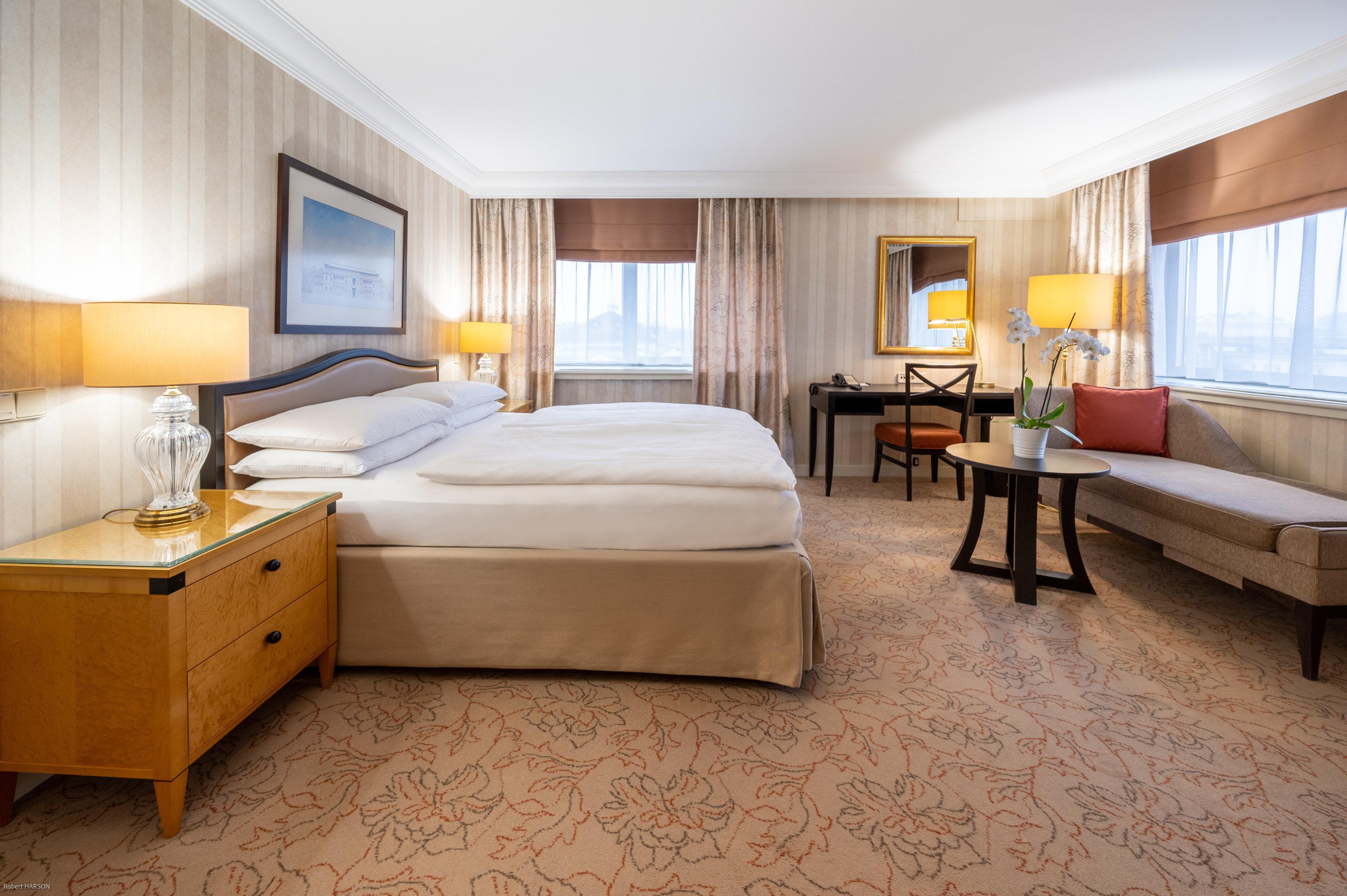 Intercontinental Wien By Ihg Dış mekan fotoğraf A room at the Hotel de Saxe