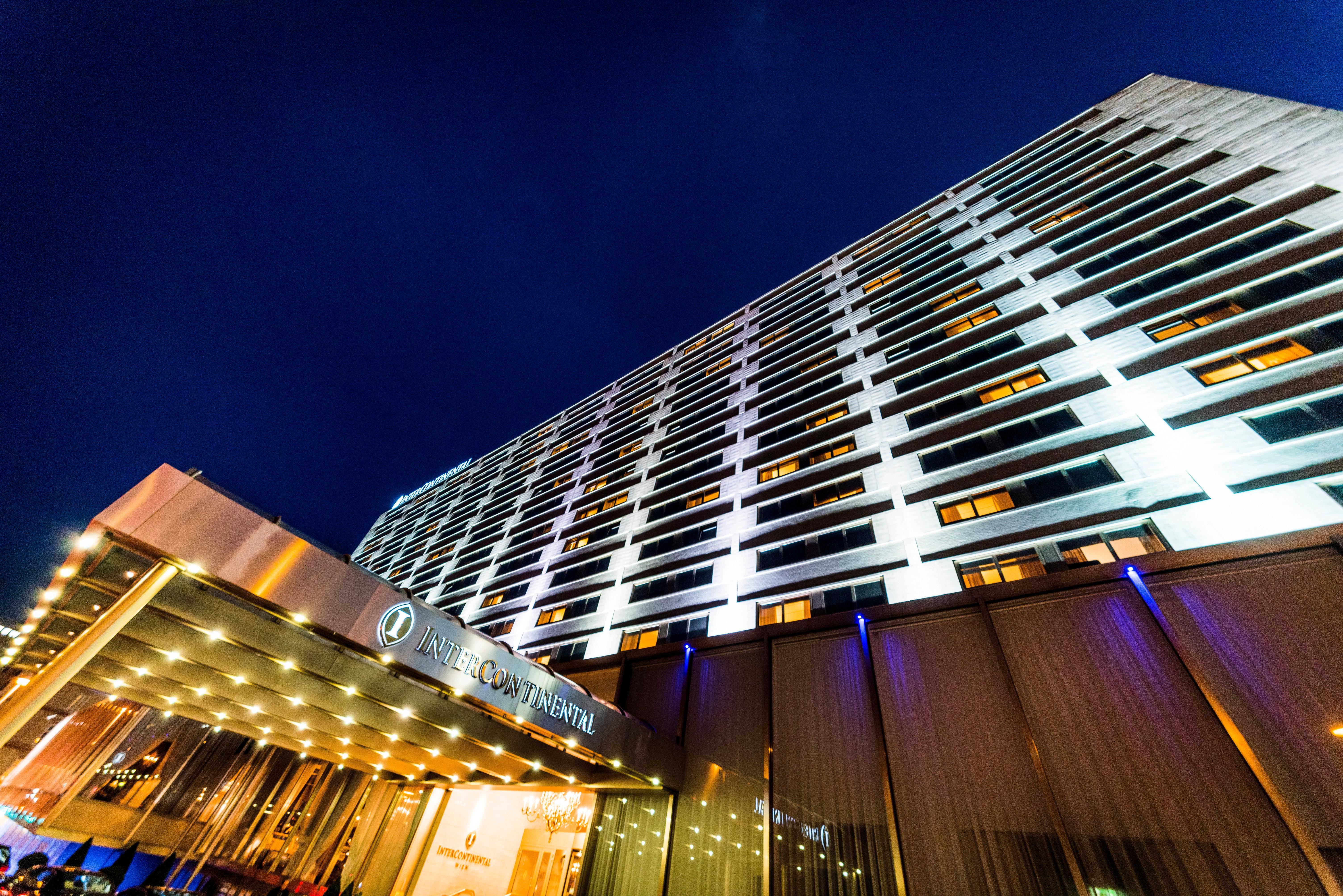 Intercontinental Wien By Ihg Dış mekan fotoğraf The hotel at night