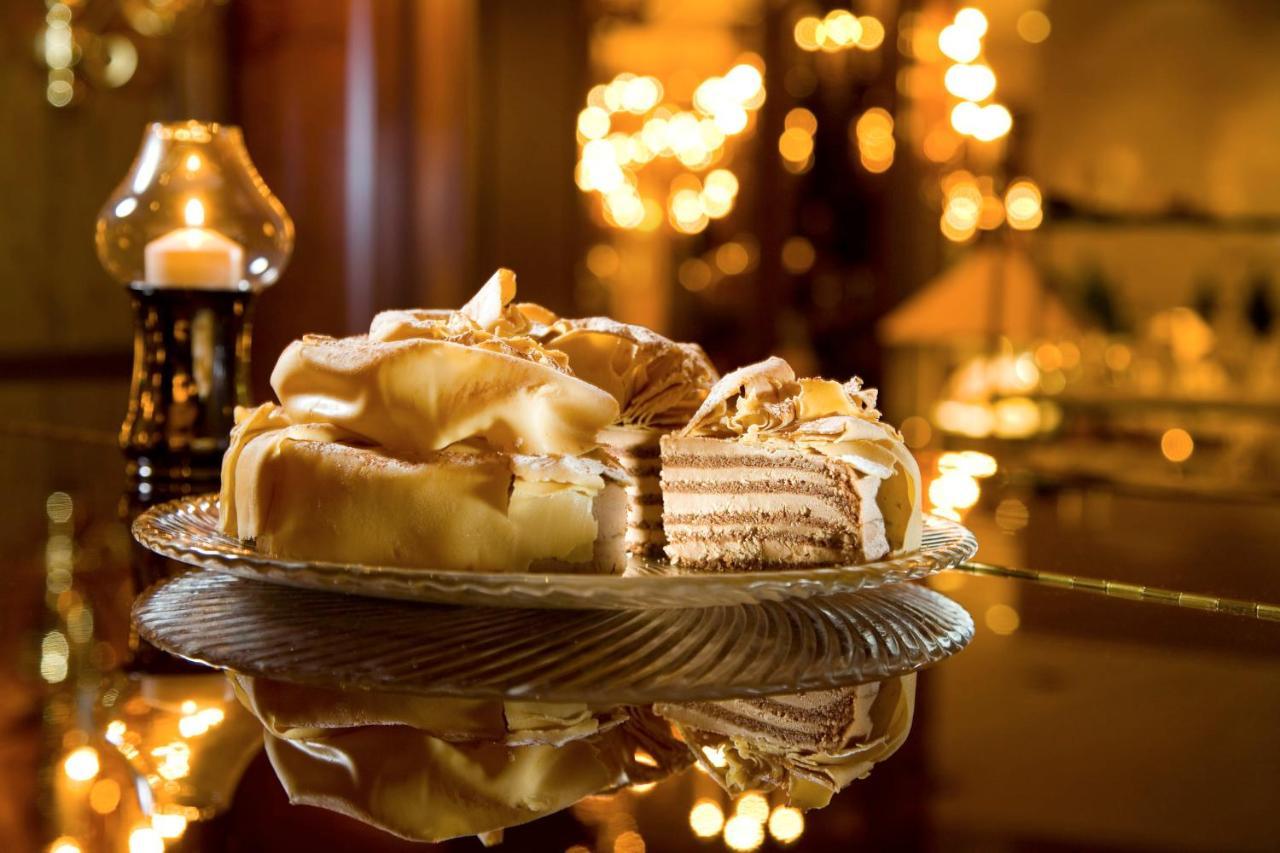 Intercontinental Wien By Ihg Dış mekan fotoğraf A traditional Christmas dessert